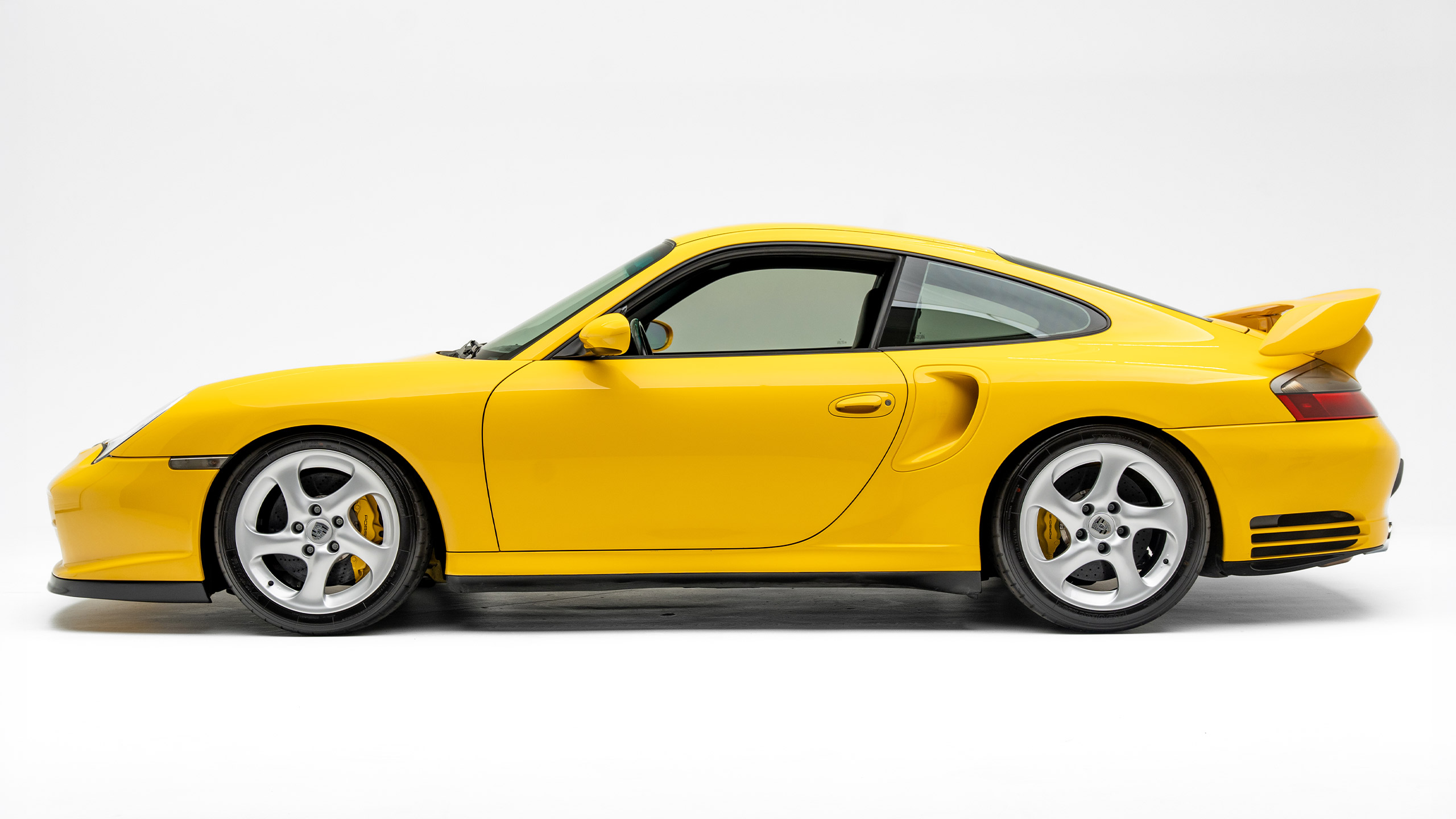 speed yellow 996 911 gt2 studio shoot