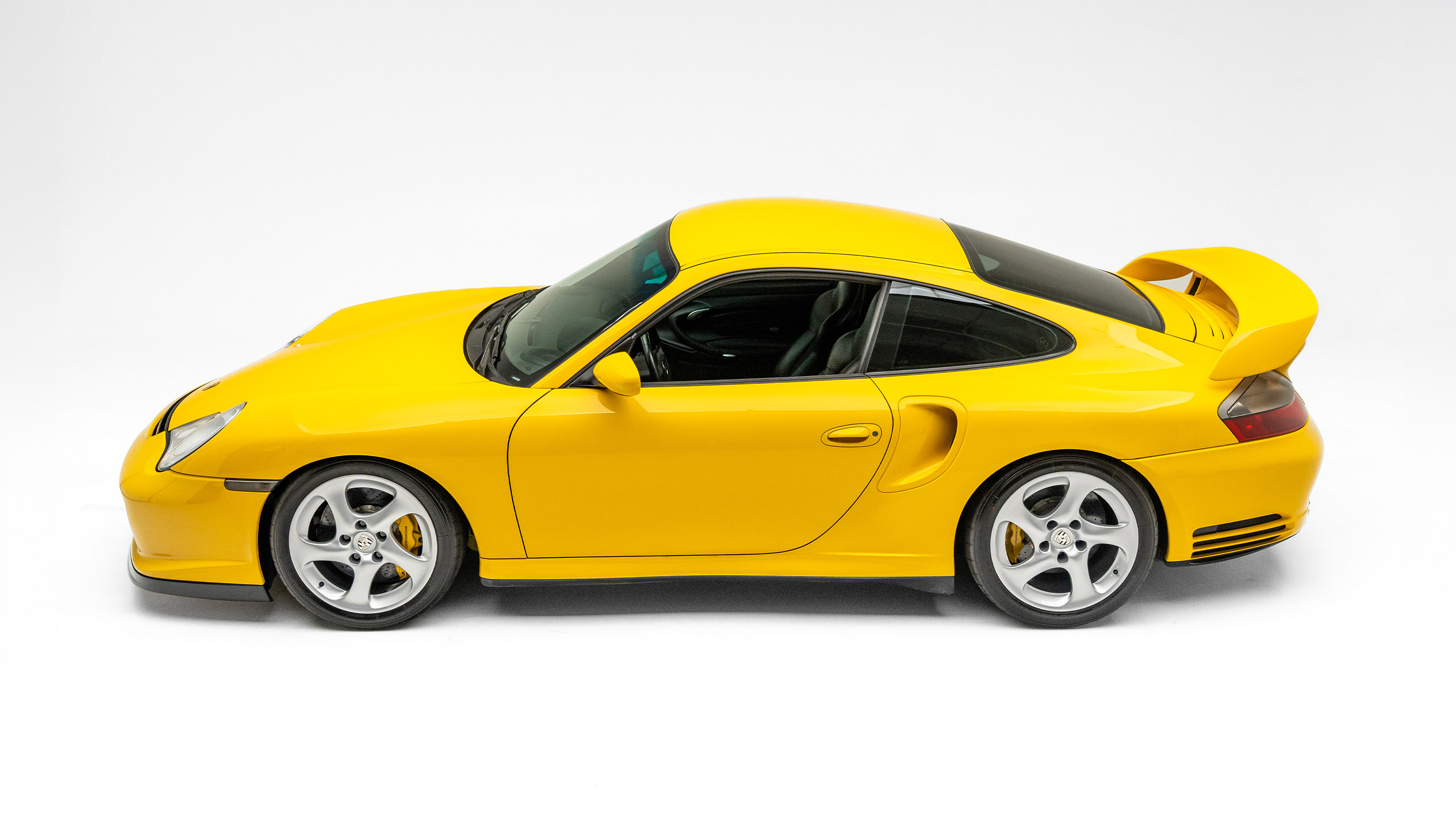 speed yellow 996 911 gt2 studio shoot
