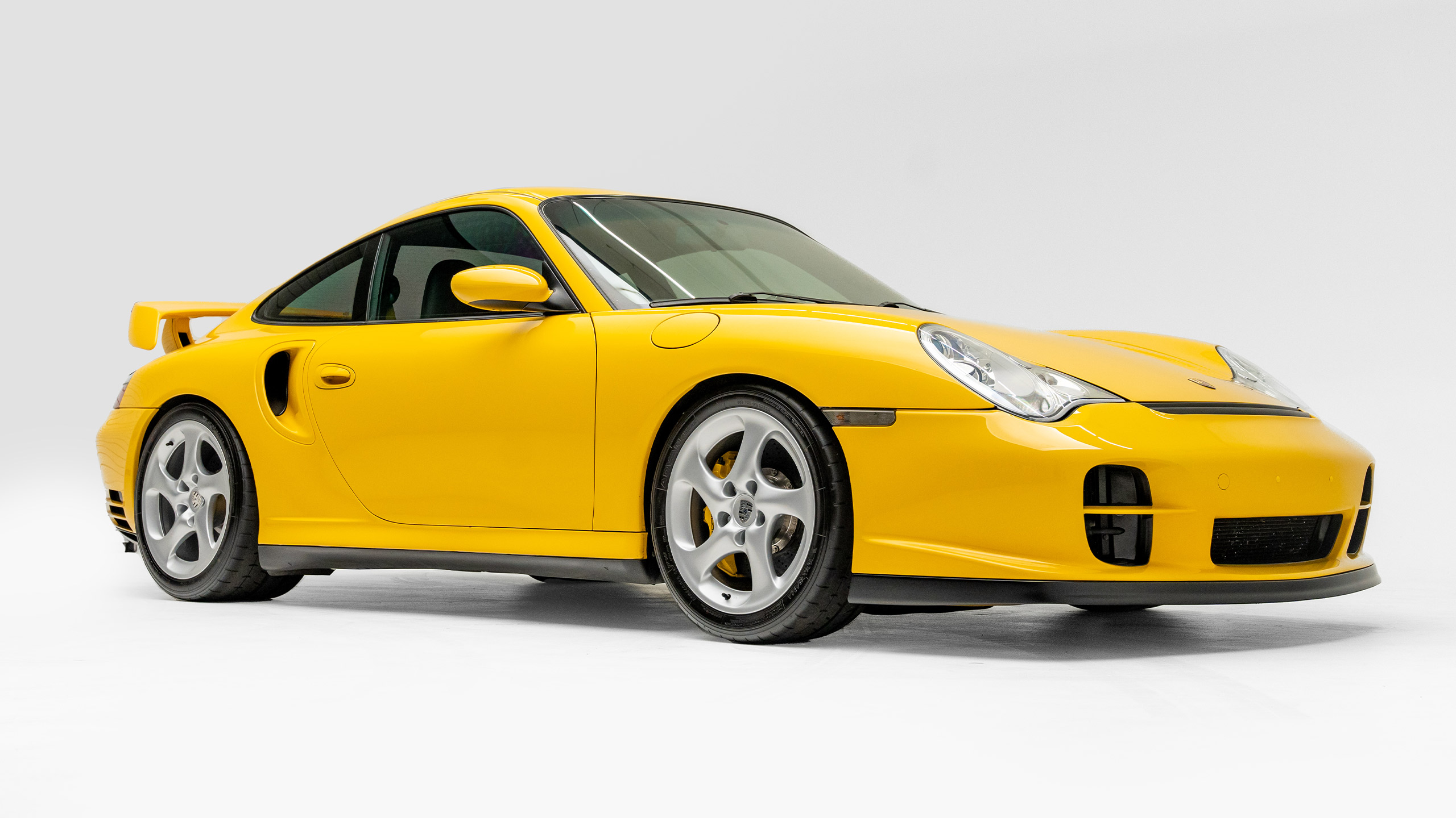 speed yellow 996 911 gt2 studio shoot